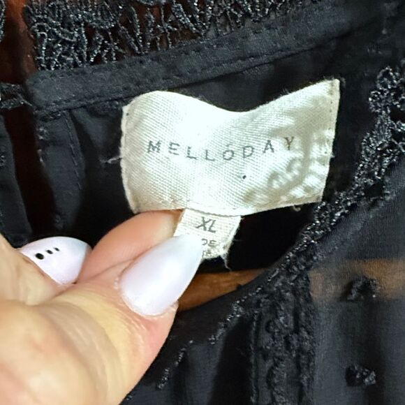 MELLODAY Vibrant Floral Blouse with Black Sheer Neckline - Picture 3 of 8